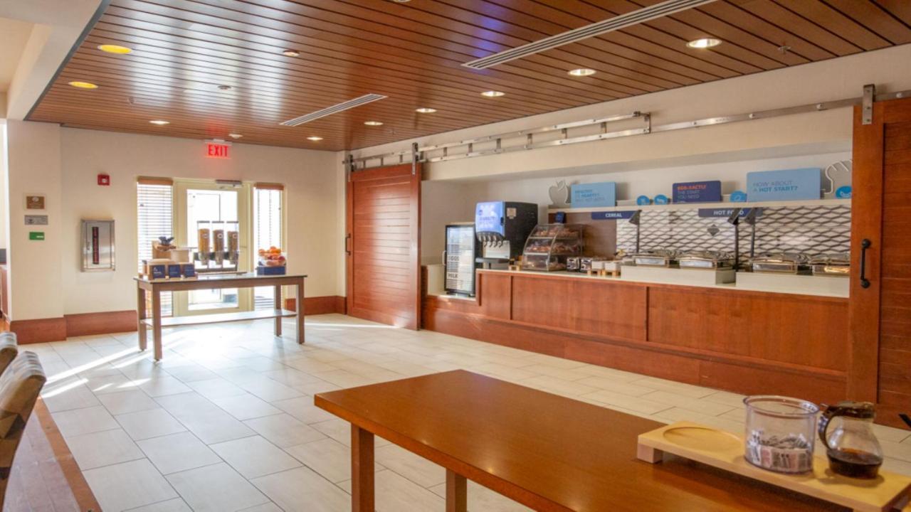 Holiday Inn Express Columbus Airport Easton מראה חיצוני תמונה