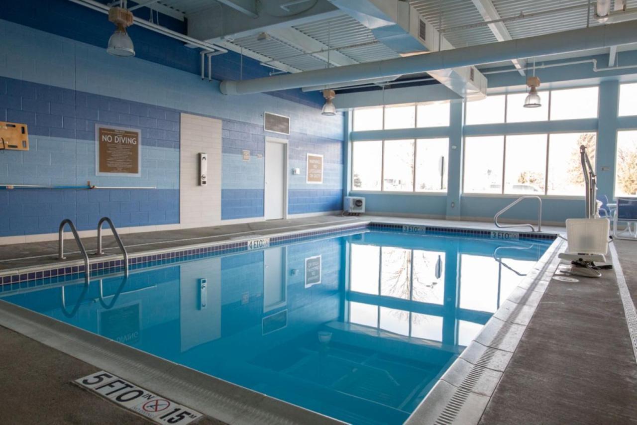 Holiday Inn Express Columbus Airport Easton מראה חיצוני תמונה